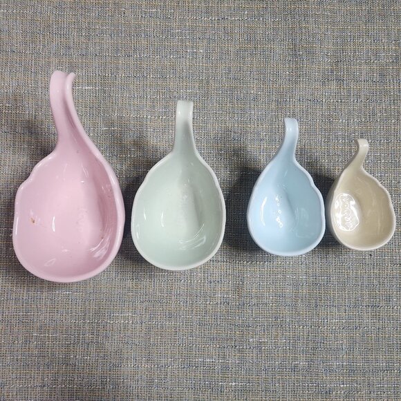10 Strawberry Street Colorful Pastel Elephant Trunk Measuring Cups 4 Set Stackin - Picture 2 of 8